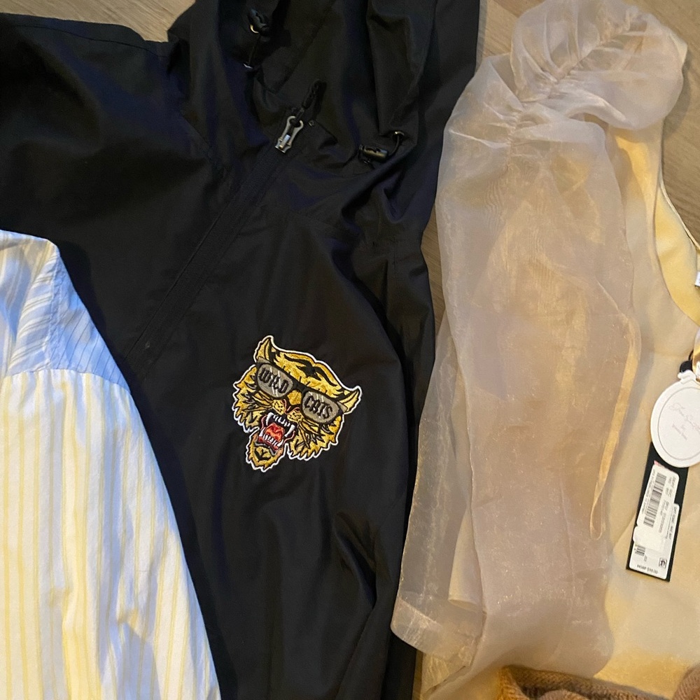 Bundle of 4 tops (m) - Picture 3 of 5